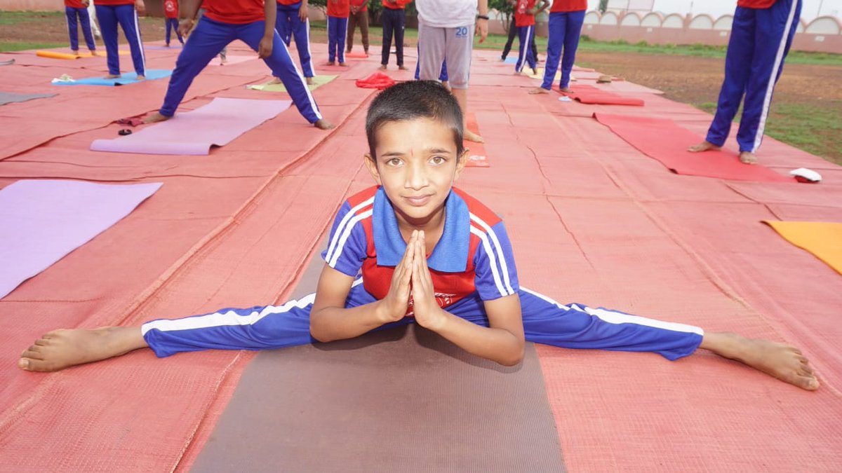 भारत के योग सूत्र से सम्पूर्ण विश्व का होगा कल्याण, 'अंतर्राष्ट्रीय योग दिवस' की शुभकामनाए। #अंतरराष्ट्रीययोगदिवस #YogaDay2020 #InternationalYogaDay #YogaAtHome #DoYogaBeatCorona @aajtak @ZeeNews #YogaForAll योग करिए स्वस्थ रहिए प्रसन्न रहीए