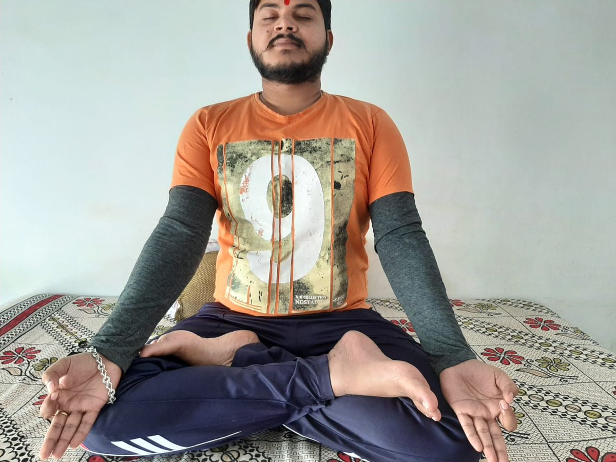 LOKESHPRATAPYA1's tweet image. Balrampur, U.P.
Doing yoga at Home by VLE Sunil Shukla.
CSC Celebrate International Yoga Day 2020.

#CSCPeYoga
#IDoYogaAtHome
@CSCegov_
 @CSCUttarPradesh 
@Promo131292 
@divyadarshan08