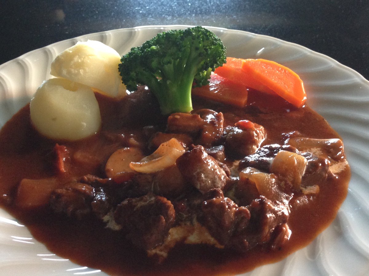 apprivoiser_bb's tweet photo. 今週のBBランチ
スープ
シャキッとサラダ
ビーフシチュー
パンまたはライス　　　1000円

#西麻布ランチ　#六本木ランチ
#星条旗通ランチ https://t.co/cN6XwFFuJ8