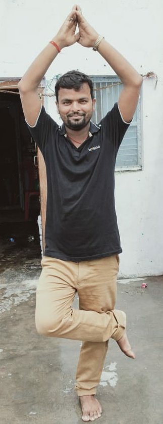 LOKESHPRATAPYA1's tweet image. Balrampur, U.P.
Doing yoga at Home by VLE Govind Lal .
CSC Celebrate International Yoga Day 2020.

#CSCPeYoga
#IDoYogaAtHome
@CSCegov_
 @CSCUttarPradesh 
@Promo131292 
@divyadarshan08