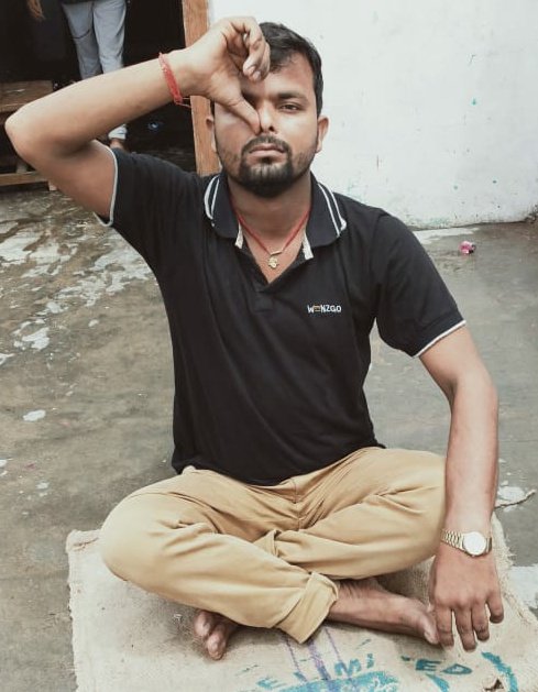 LOKESHPRATAPYA1's tweet image. Balrampur, U.P.
Doing yoga at Home by VLE Govind Lal .
CSC Celebrate International Yoga Day 2020.

#CSCPeYoga
#IDoYogaAtHome
@CSCegov_
 @CSCUttarPradesh 
@Promo131292 
@divyadarshan08
