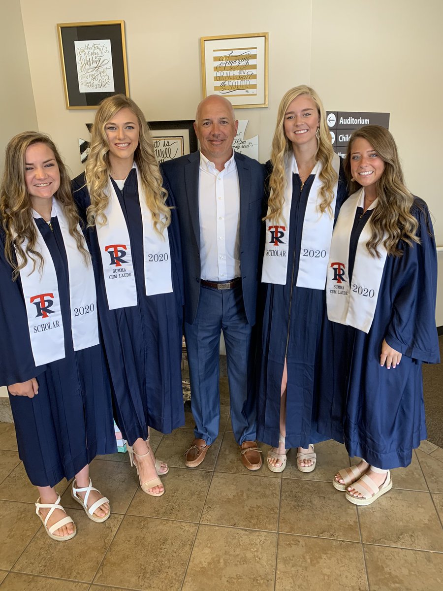 Last go-round with my girls. Congrats and best wishes. Now go BE GREAT. <a href="/mosoftball2020/">Meredith Owen</a> <a href="/lexiewilliams27/">Lexie Williams</a> <a href="/abby2west/">Abby West</a> <a href="/addeybeasley1/">Addey Grace Beasley</a> #TRASB