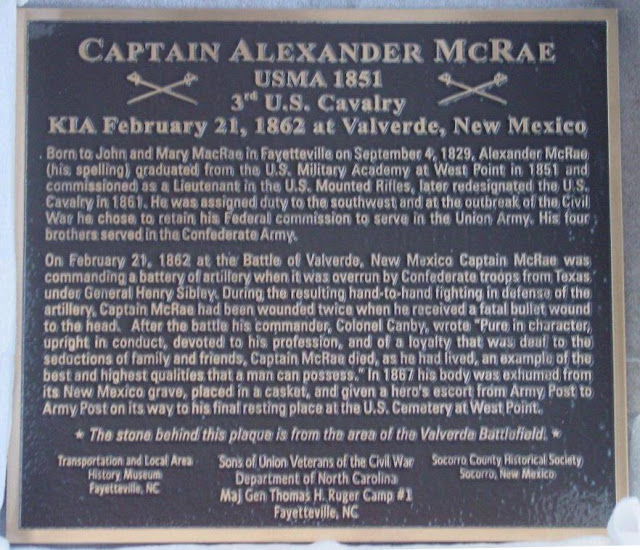 I grew up in Texas but my high school honors a Union hero. The street in front of the school was named after Alexander McCrae, a Union cavalry officer who died not far from El Paso defending Union artillery from a Confederate attack ( https://en.wikipedia.org/wiki/Alexander_McRae_(1829%E2%80%931862).