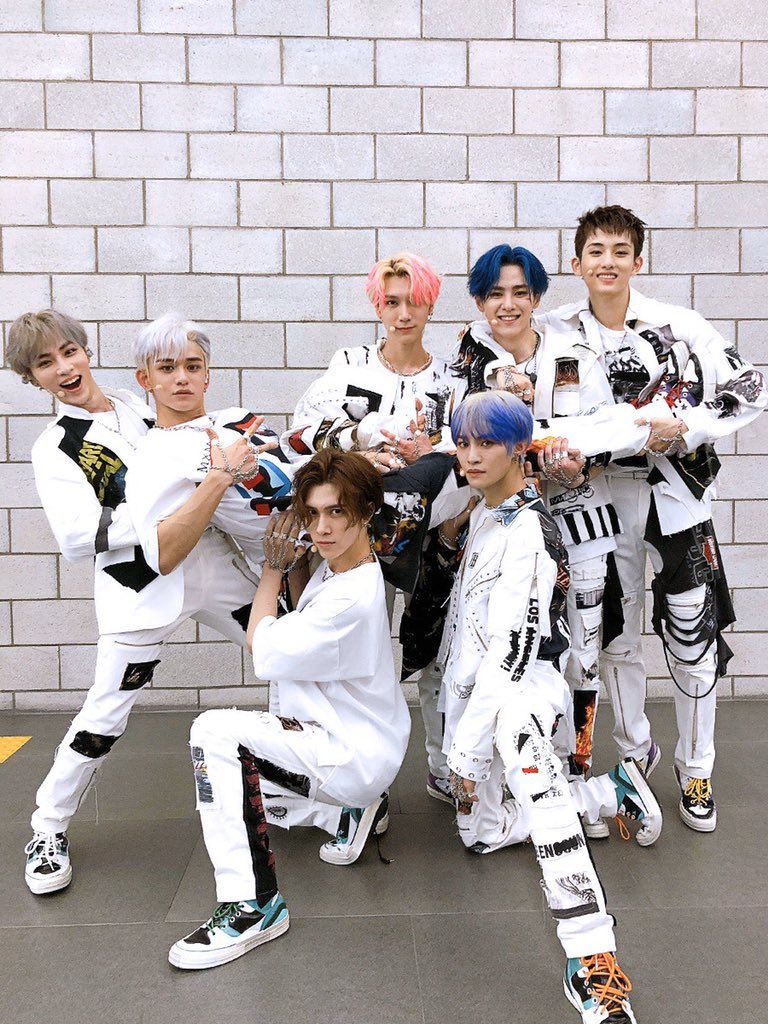 TONE_SEOUL's tweet photo. WayV(웨이션브이)
⠀
2020.06.16 - 더 쇼
타이틀곡 ‘Turn Back Time’ 무대에서 착용한 의상은 톤(@tone_seoul)에서 제작한 의상입니다.

#WayV #WeiShenV #威神V #웨이션브이 #TurnBackTime
#쿤 #윈윈 #텐 #루카스 #샤오쥔 #양양 #헨드리
#의상제작 #화이트 #패치워크 #스트릿 https://t.co/VND1oXYcC7