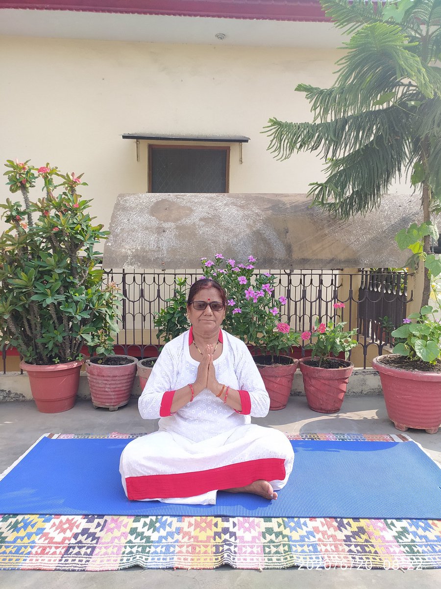 अंतर राष्ट्रीय योग दिवस की हार्दिक शुभकामनाएं 💐 करें योग रहें निरोग , प्रति दिन योग करें ।
#YogaForAll 
#YogaDay2020 
#patanjaliyoga