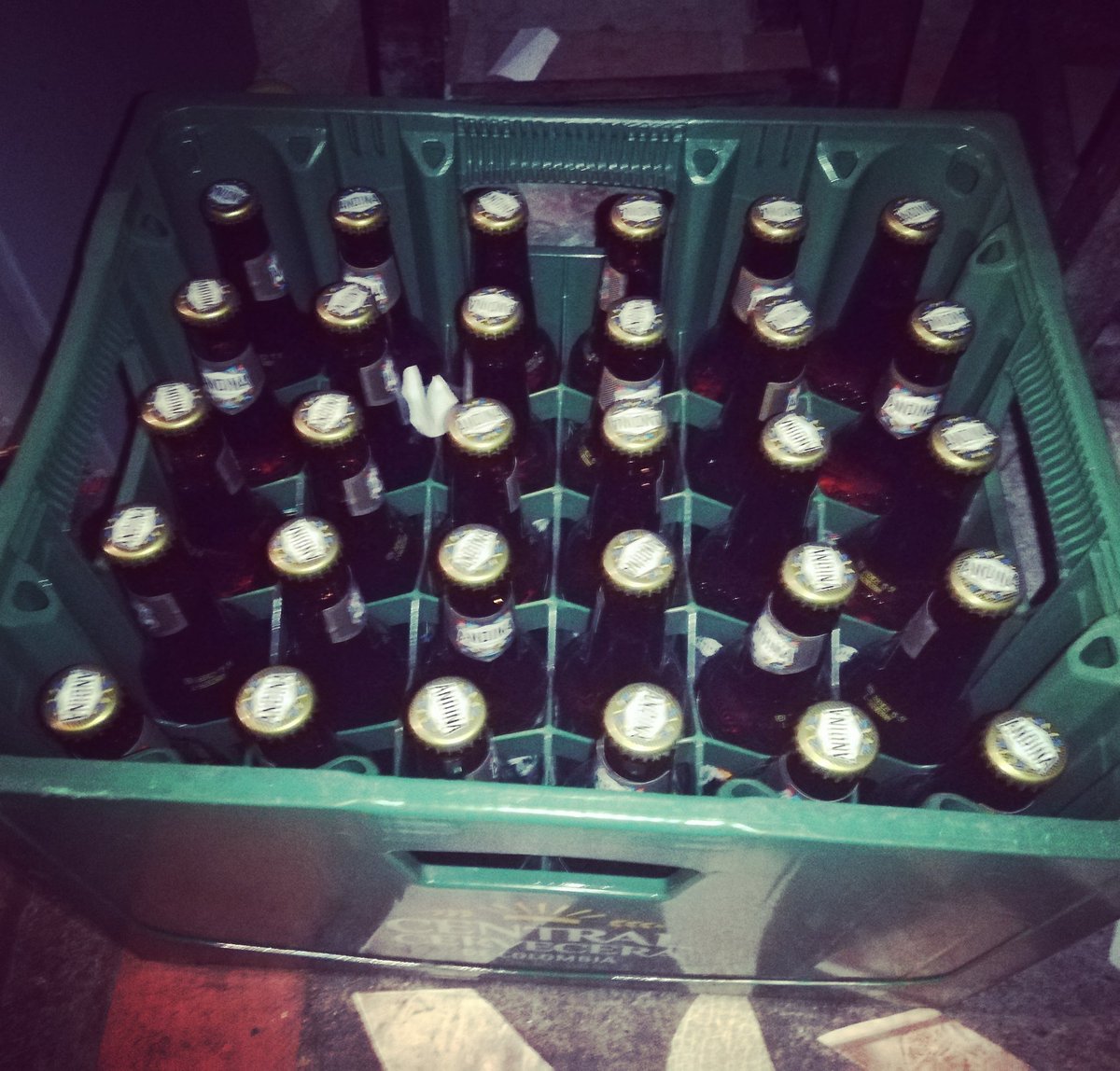 eliianamariia1's tweet photo. #UnBrindisPorQuintero
A mi la única que me dice en mi casa que no puedo tomar es mi mamá.... Y hoy, me dio permiso 😊
Salud
Si el viernes salir a comprar era hacer patria... Porque no puedo hacerla tomando cervecita desde mi casa....
#quinteronomecuida https://t.co/UIaAoOfTZv