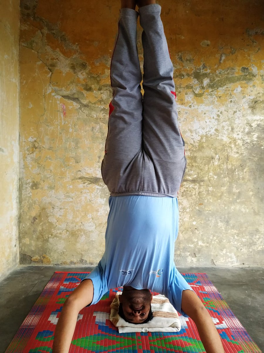 LOKESHPRATAPYA1's tweet image. Balrampur, U.P.
Our colleague Amit Kumar Singh doing yoga at his home.
CSC Celebrate International Yoga Day 2020.

#CSCPeYoga
#IDoYogaAtHome
@CSCegov_
 @CSCUttarPradesh 
@Promo131292 
@divyadarshan08