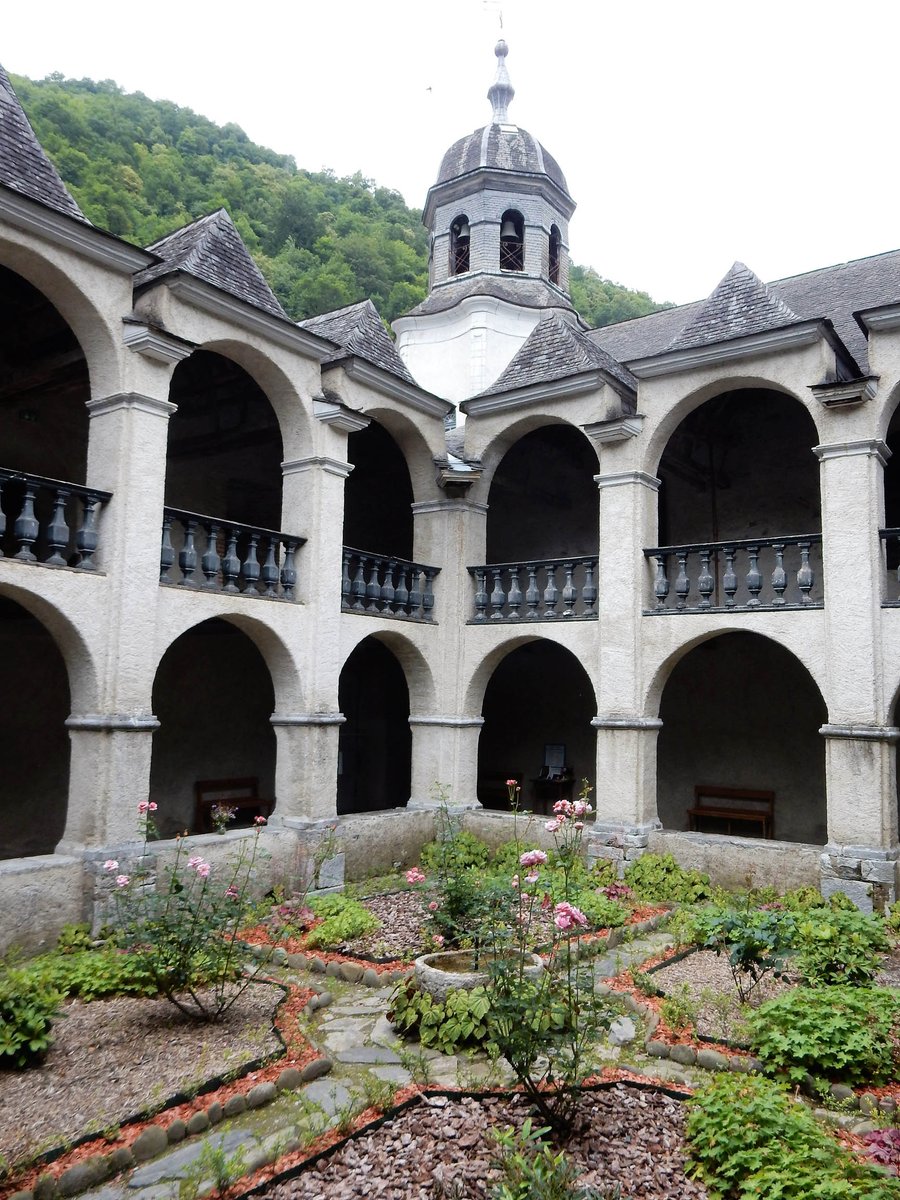 BiarnToustem's tweet photo. #SARRANCE ET SON #CLOÎTRE — #VALLÉEDASPE — #BÉARN — #PYRÉNÉESATLANTIQUES https://t.co/pPxucma99D https://t.co/VxWN8MSSH3