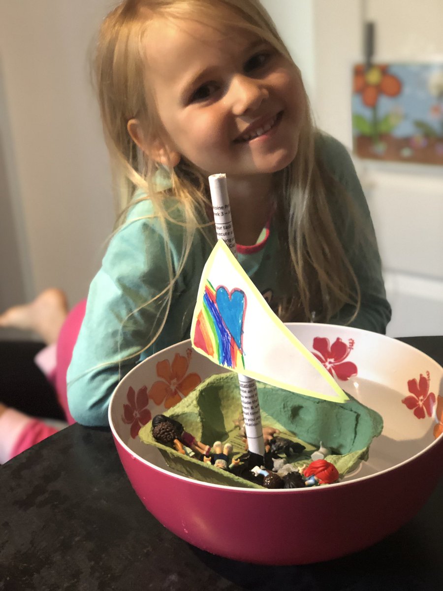 05Kriszta's tweet photo. F and her boat from recycled materials 🙂and her Lego figures is the new toy 😂@antonineps_nurs @antonine01 https://t.co/o6GY7XiXnA