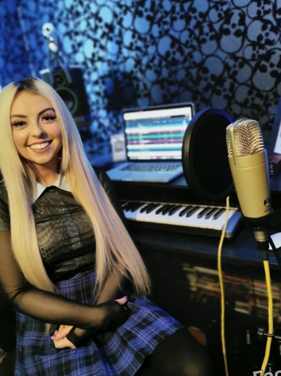 Good afternoon! I'm live on <a href="/MonFMRadio/">MônFM</a> until 2pm! Music from <a href="/SunsetSons/">SUNSET SONS</a> <a href="/wearedyme/">dyme</a> <a href="/EndafMusic/">Endaf</a> <a href="/_gwilym/">gwilym.</a> <a href="/TheStashband/">Sister Midnight, and The Stash</a> @thebanshees1 @jandoyleband @DeadMethodUk <a href="/sodablonde/">Soda Blonde</a> @LeatherbackUK <a href="/YnysMusic/">Ynys</a> @dafjonesmusic <a href="/VioletsLeap/">Violets Leap</a> <a href="/_ChasingShadows/">Chasing Shadows</a> <a href="/ReclaimV/">RECLAIM VIENNA</a> &amp; <a href="/CerysEless/">crease</a> 💜