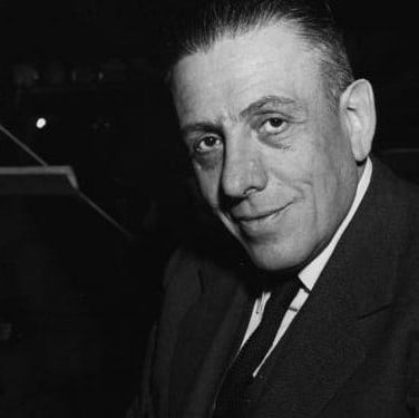 InfoHarmonica's tweet photo. E che ne pensate di Francis Poulenc? 
Parigino, i suoi studi sono legati alle figure di due grandi pianisti, Viñes e Koechlin. Aderisce al gruppo “dei Sei”, compositori che innoveranno la musica del tempo. Vive entrambi i conflitti mondiali, cicatrici profonde nella sua vita # https://t.co/oIHQuDg2Qt