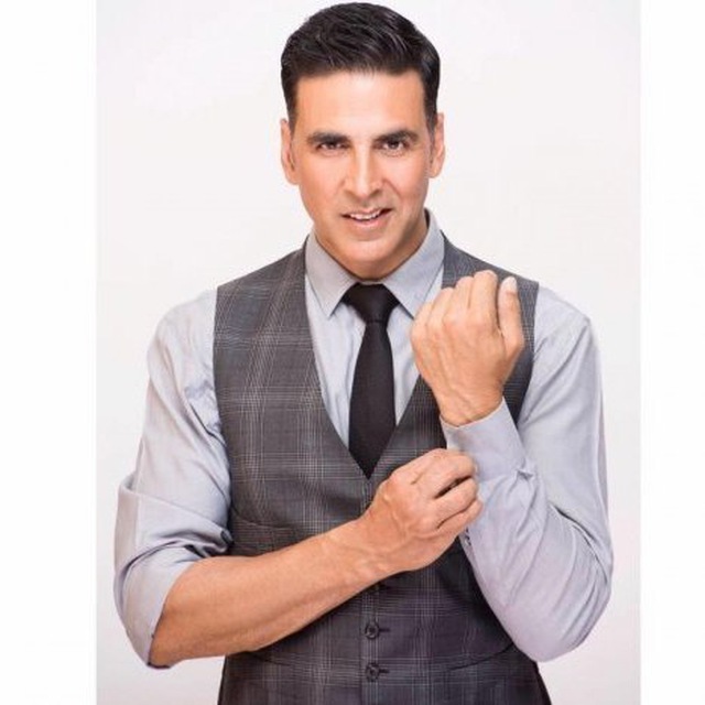 NarendaraModii's tweet photo. @akshaykumar अक्षय कुमार एक ऐसे अभिनेता हैं जो अपने दम पर पिछले  30 साल से फिल्म इंडस्ट्री में अपना कदम बिना किसी गॉडफादर के जमाए हुए है। उनका कोई मुकाबला नहीं कर सकता।।
  #AkshayKumar https://t.co/X24kKTqSRk