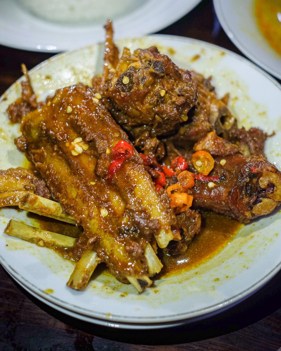 javafoodie_'s tweet photo. Andalan baru, 
Sate Klatak Joglo Simpang 5 Kang Ustadzi

Seporsi 3 tusuk sate klatak. Kuah gulenya cenderung lebih kental drpd kuah gule di spot sate lain. Tapi ku tetap suka 😘

Ada menu rahasia, sate torpedo. 

Menu lainnya, ada tengkleng rica juga, wedeww! https://t.co/OZs2yw25oX