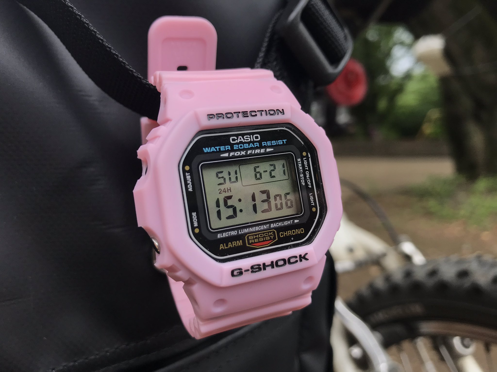 しーえっくす7 彡 おうちからベゼルなし ベルト切れのボロボロg Shockがでてきたんで改造してみた 社外品だけれども良い感じ 一応ムーブメントも取り外して内部清掃しました しーえっくす7 彡 おうちからベゼルなし ベルト切れのボロボロg Shockがでてきたんで改造してみた 社外品だけれども良い感じ 一応ムーブメントも取り外して内部清掃しました