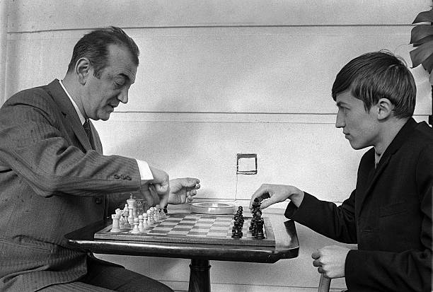 Douglas Griffin on X: Hastings, December 1971. Soviet GMs Viktor Korchnoi  & Anatoly Karpov pose for a photo. They went on to share 1st-2nd place in  the Hastings International, ahead of Mecking