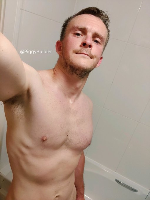 Piggy is sweaty 💦💦 https://t.co/CPVCcee77q