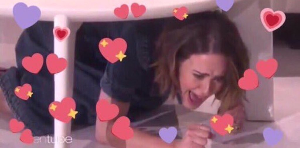 WonderMijn's tweet photo. i'm really out here having a real life carol moment 🥺👉🏻👈🏻 oof https://t.co/asYI9RbzqX