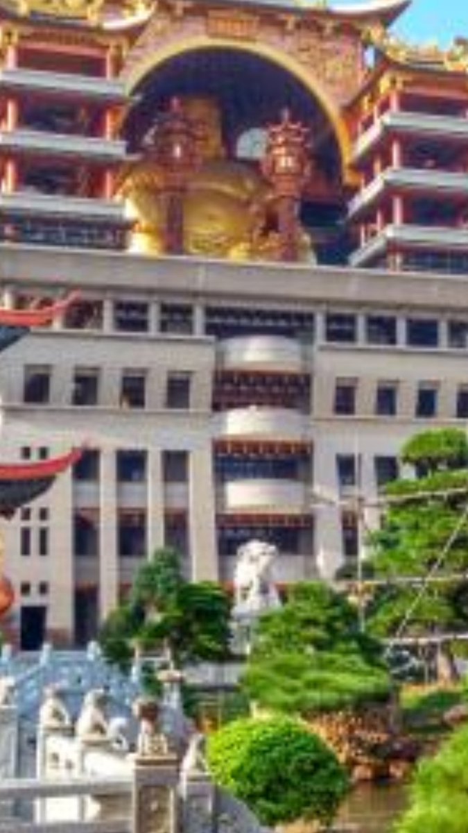 missatomicbomb7's tweet photo. YULIN THE CITY OF ANIMAL TORTURE FOR 10 DAYS AND THEY CALL IT A FESTIVAL.BOYCOTT CHINA TOURISTS TILL THEY STOP THEIR CRUELTY TO ANIMALS https://t.co/0ozcQjpClL