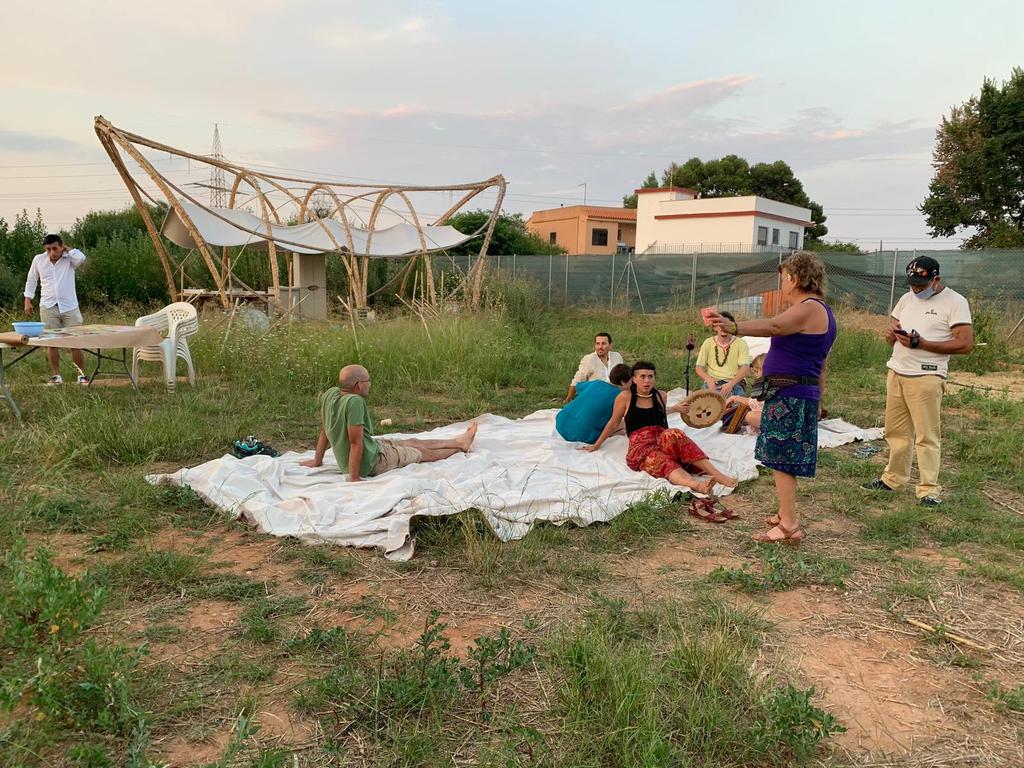 EcoxarxaCS's tweet photo. Ayer celebramos  el solsticio  junto con @ecoxarxaplanabaixa y @okambuba  en @Arquiteria increíble. Gracias,  gracias a todas por esos momentos.  Un mercado precioso,  unas actividades  humanas, creativas que buscan un nuevo equilibrio,  nuevas maneras de estar. https://t.co/vJ93vU6tdE