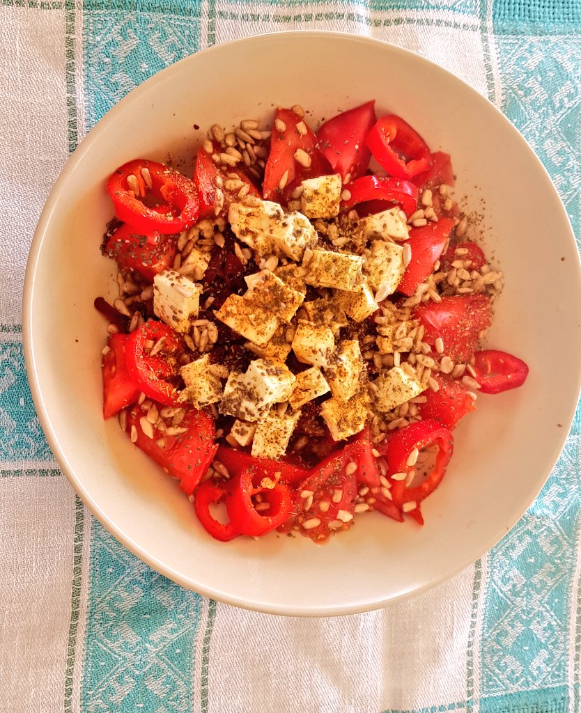 "Ισως ο συνηθέστερος τρόπος με τον οποίο κανείς επιδεικνύει την Κοινωνική του Διαφοροποίηση, είναι οι διατροφικές επιλογες του"