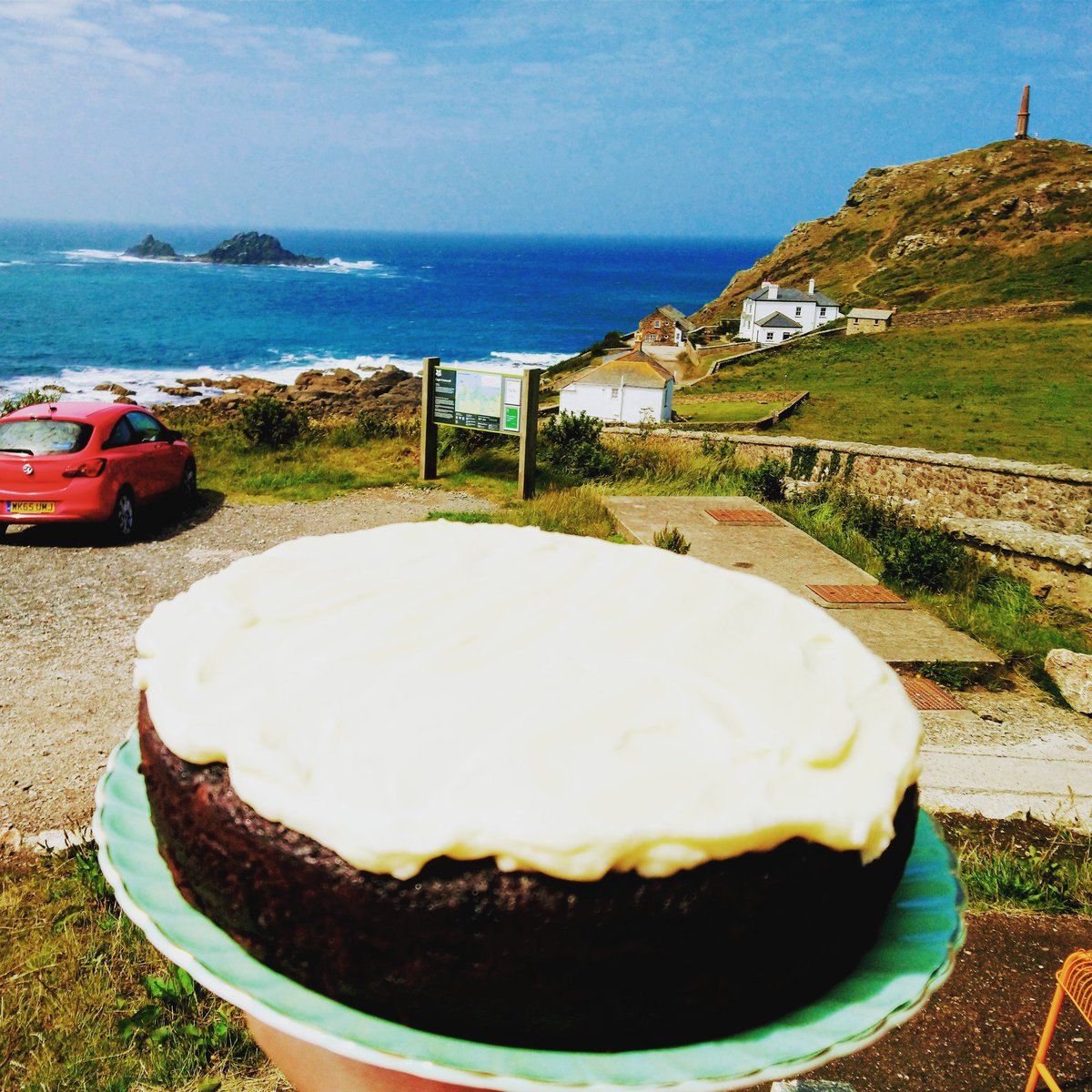 LittleWonderPz's tweet photo. Ok, we know it's not quite the same as buying the old man a pint but chocolate Guinness cake by the sea isn't a bad alternative #fathersday #cakebythesea #lovecornwall #carnotincluded https://t.co/r2GMJ7Bfnk