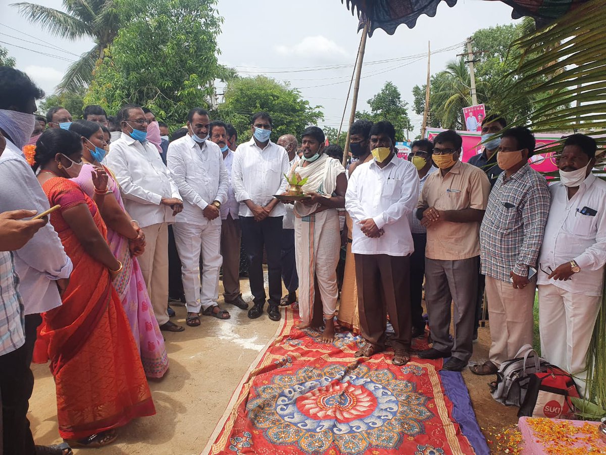 MLAVanamatrs's tweet photo. Participated in inauguration of foundation stone for BT Road from Sangam to Danthelabora of Paloncha Mandal with 147 lakhs. @TelanganaCMO @KTRTRS @DayakarRao2019 @puvvada_ajay @MPnama https://t.co/wE9XguiATj