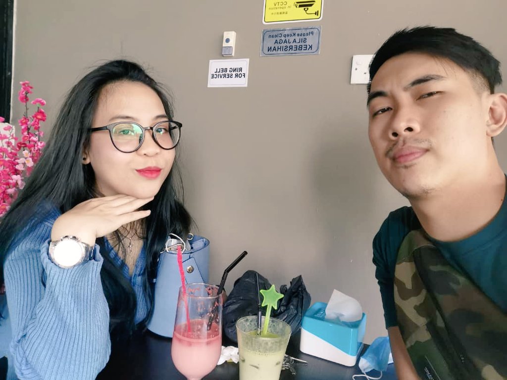 ericaxdeborah's tweet photo. 20/6 its my birthday!! We actually went to 3 different places but our activity in these 3places are the same - eat😭 tapi takbyk gambar makanan sbb lupa snap😭 makan kat escape coffee(actual plan Tusan tapi full house), pastu gi makan abc + rojak pastu https://t.co/cRuP127Lon
