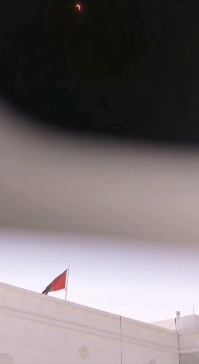 ismailalmuslahi's tweet image. النظارة التي شاهدة من خلالها #كسوف_حلقي_للشمس في الولايات المتحدة عام #EclipseSolar2017 أشاهد هذه الظاهرة بنفس النظارة في بلدي #سلطنة_عُمان فسبحان الله الخالق.
#كسوف_٢١_يونيو