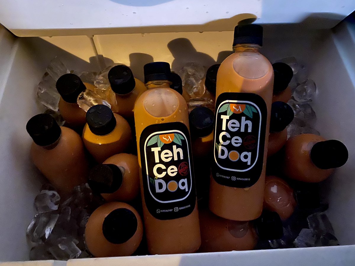 SyedAmirulAkmal's tweet photo. Hi korang semua ❤️ saya try dekat sini pulak,mudah mudahan ada lah rezeki saya 😊
Saya menjual TehAisCedoq 😍 sebotol rm5 je 😋 korang boleh ws https://t.co/HtsvVzrgau mintak tlong dgan kuasa RT gais 😊 semoga murah rezeki korang 😚😚 https://t.co/yNMTNYKUOR