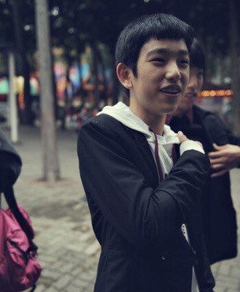 KUNPM00K's tweet photo. today i offer you jinyoung with braces #GOT7 @GOT7Official https://t.co/C4FmSVsAMD