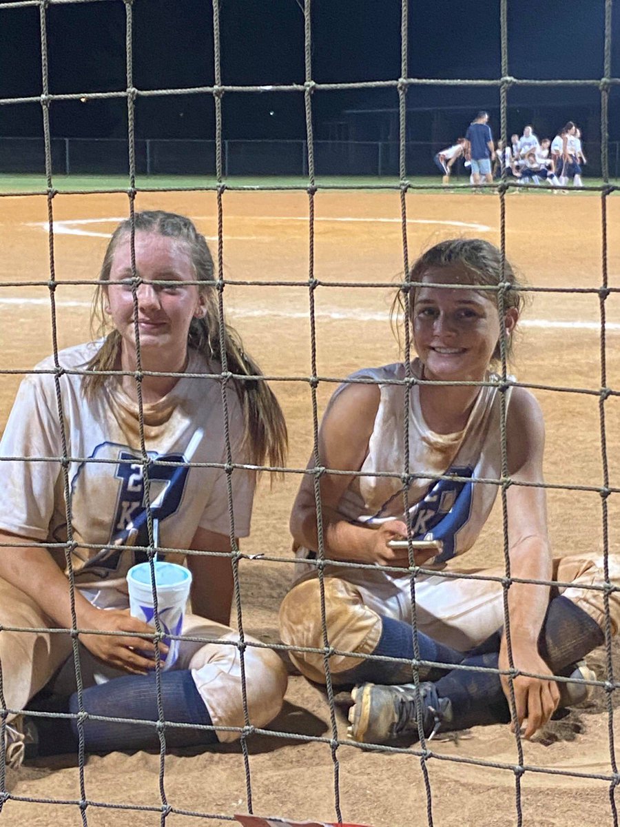 Congratulations to Ella Tierce, Kate Simpson and their team, Rampage 2K7, on a 2nd place finish this weekend!! Their team came in 2nd while playing up in the 14u tournament in Brandon!!! Way to go girls!!! 💪🏼😁🏆