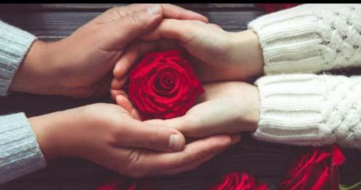 ♥️🎼

#الحب هو ان تراعي ذلك #القلب ونبضاته الذي #يحتويك  

.