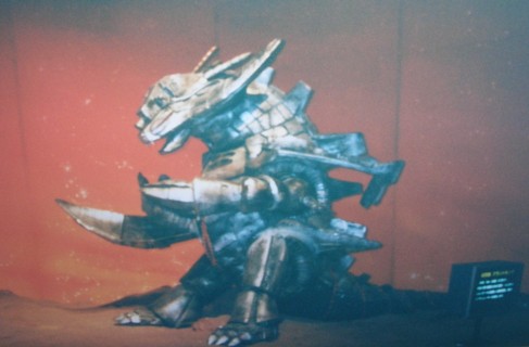 90年代のウルフェスの展示。グランドキングの撮影用スーツやキング