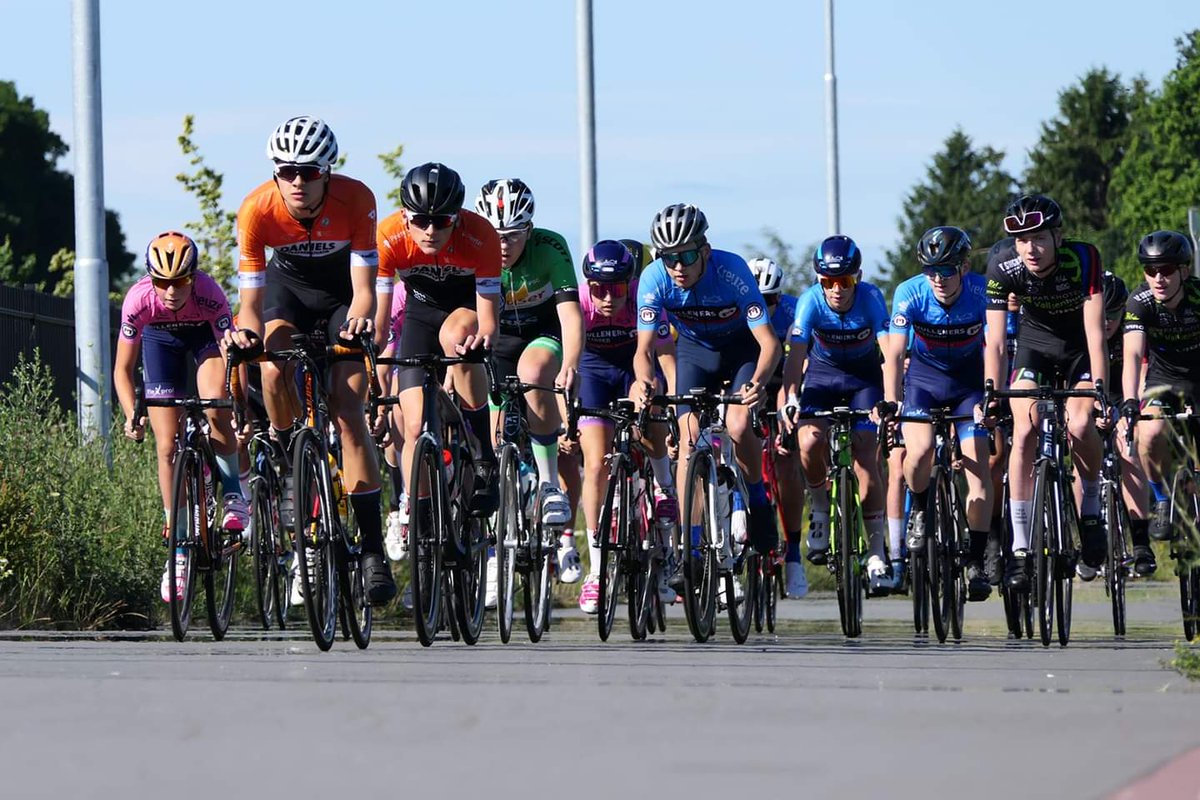 MHonderdors's tweet photo. Trainingsrit Limburgse NL en JR. Mooie samenwerking tussen de 3 Limburgse wedstrijd verenigingen in samenwerking met Limburg Cycling. https://t.co/TSV3q0hAkX