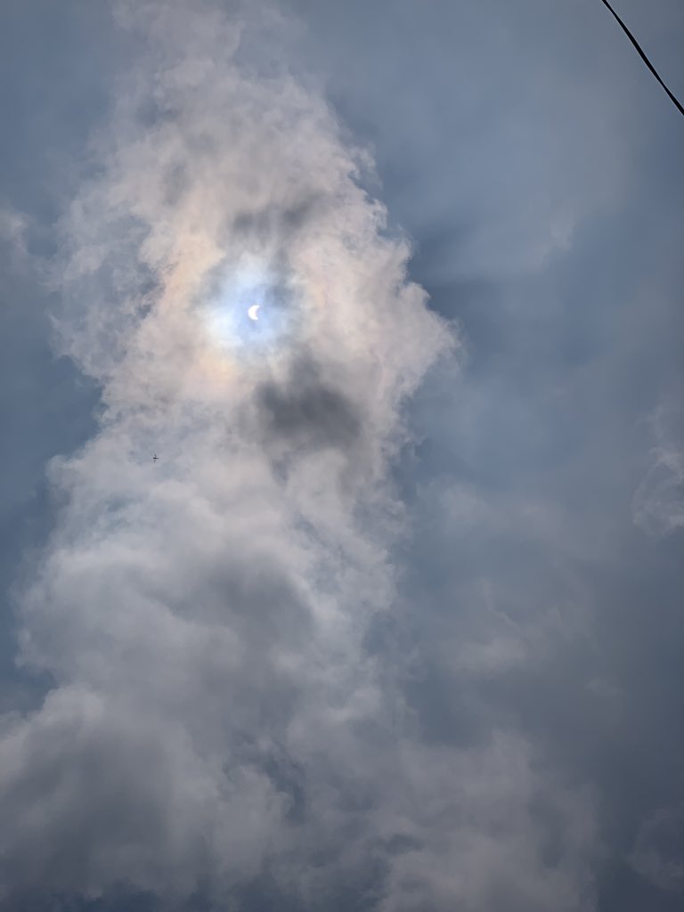 y_kryptonite's tweet photo. LOVE THE VIEW #SolarEclipse2020 #shotoniphonexmas #clickoftheday https://t.co/d7VmeT2Nje