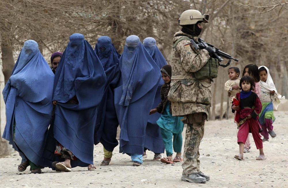 афганские девушки сейчас. афганистан кабул женщины. законы афганистана. национальная одежда афганистана женская бурка. законы афганистана.