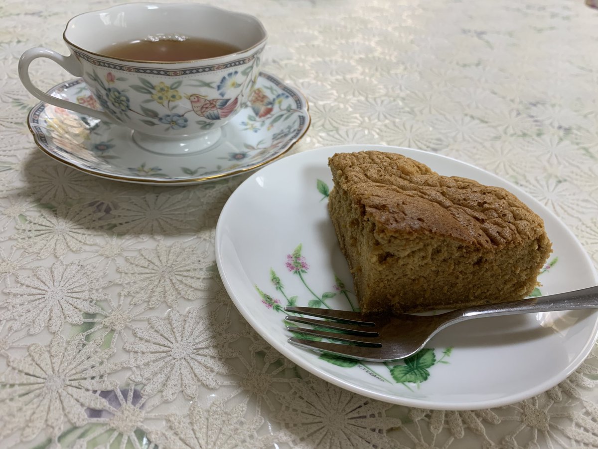 安城レイ 父の日ということで 紅茶シフォンケーキを作ってみました また 作ろうっと 紅茶シフォンケーキ 手作りお菓子 ケーキ 父の日 おうち時間を楽しく