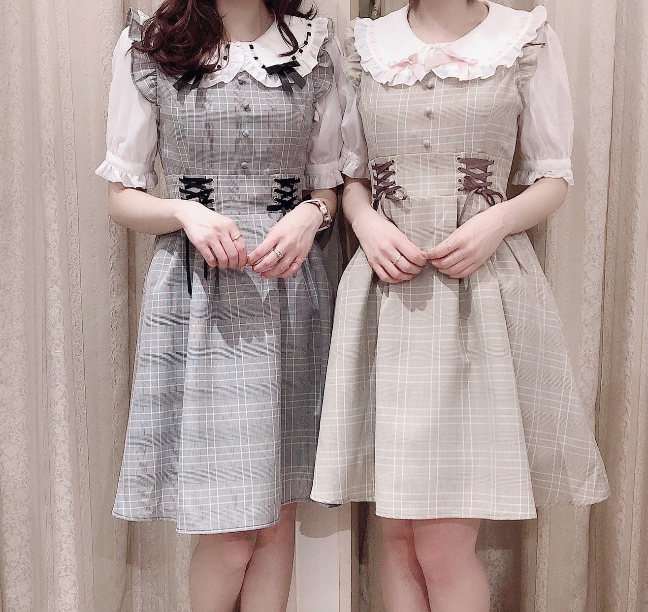 Amavel 池袋店 量産型風双子コーデ 甘めのフリルがついたブラウスに 王道のチェックワンピースでかわいい私たちに 大きなリボンモチーフの アイテムが大好き Wレースアップチェックワンピース 4 994 アマベル Amavel 双子 Amavel 池袋店 量産型風双子コーデ 甘めのフリルがついたブラウスに 王道のチェックワンピースでかわいい私たちに 大きなリボンモチーフの アイテムが大好き Wレースアップチェックワンピース 4 994 アマベル Amavel 双子