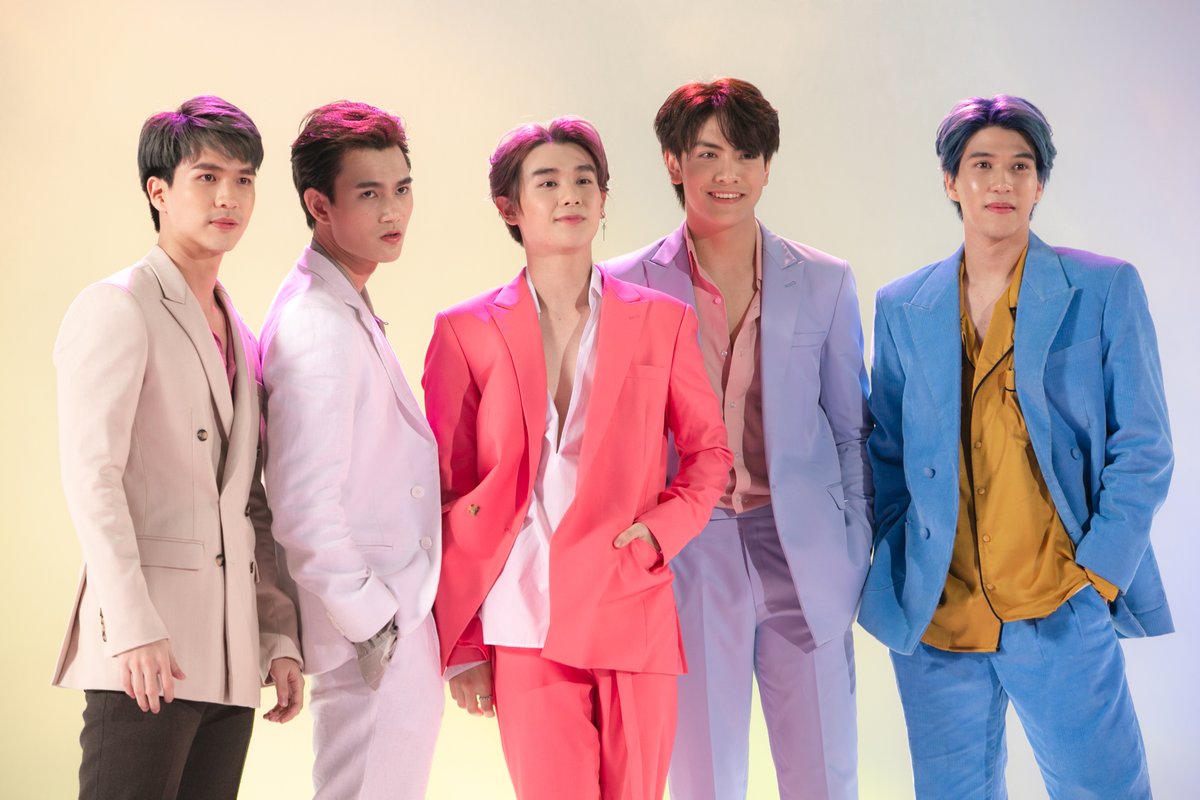motive_village's tweet photo. ตารางงาน #OXQ สัปดาห์หน้านะคะ 

วันจันทร์ที่ 22 มิ.ย. 63 
เวลา 16.00-16.30 น. https://t.co/M0RWlIQIfC **(มี Live สด)
-------
วันพุธที่ 24 มิ.ย. 63
เวลา 13.00-14.00 น. อัดรายการ True Insider

#ผมเองครับOXQ #MeOXQ #DomeOXQ #PavelOXQ #NineOXQ #JoongOXQ #BenOXQ https://t.co/7pIC6D9RQQ