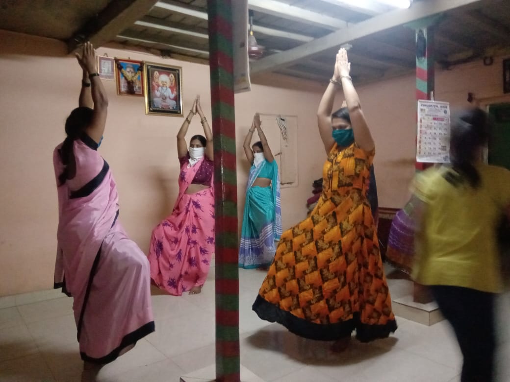 PoshanRaigad's tweet photo. #Internationalyogaday2020 across district, glimpse of celebration lead by AWWs
#PoshanAbhiyaan
#SundayMorning

@PMOIndia @smritiirani
@MinistryWCD @moayush
@CMOMaharashtra @CollectorRaigad
@POSHAN_Official @tini_tatatrusts
@IndraMallo @IdzesKundan https://t.co/qCHbElHDur