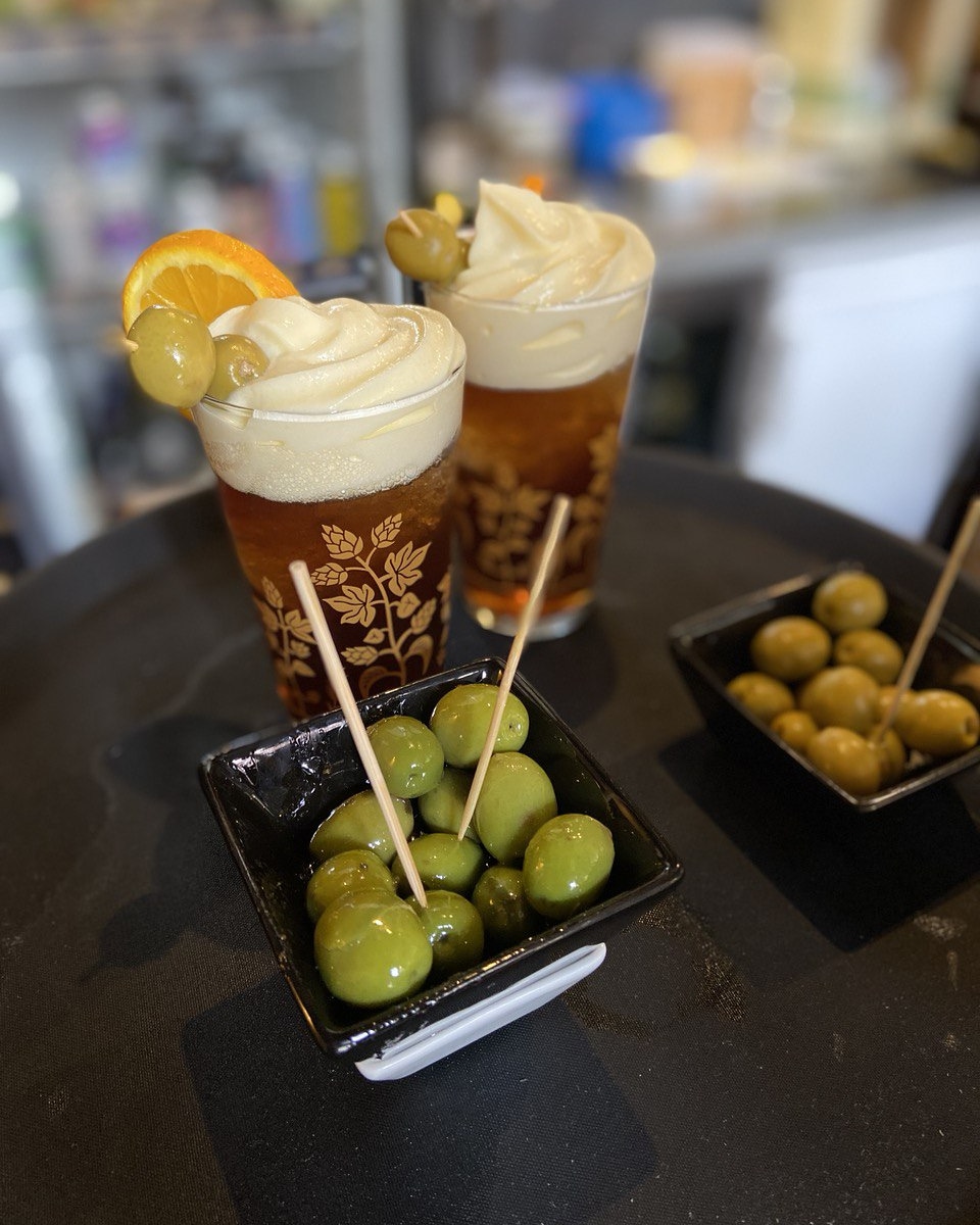 📣 Ampliem l'horari de l'Aperitiu 👉 dissabtes i diumenges de 12h a 15h.
 
Si encara no has provat el Beermut de <a href="/nomadabrew/">Nómada Brewing Co</a>, no saps el què t'estàs perdent! 😋 Només el servim durant l'Aperitiu.

#sabadell #beermut #craftbeer #cervesaartesana