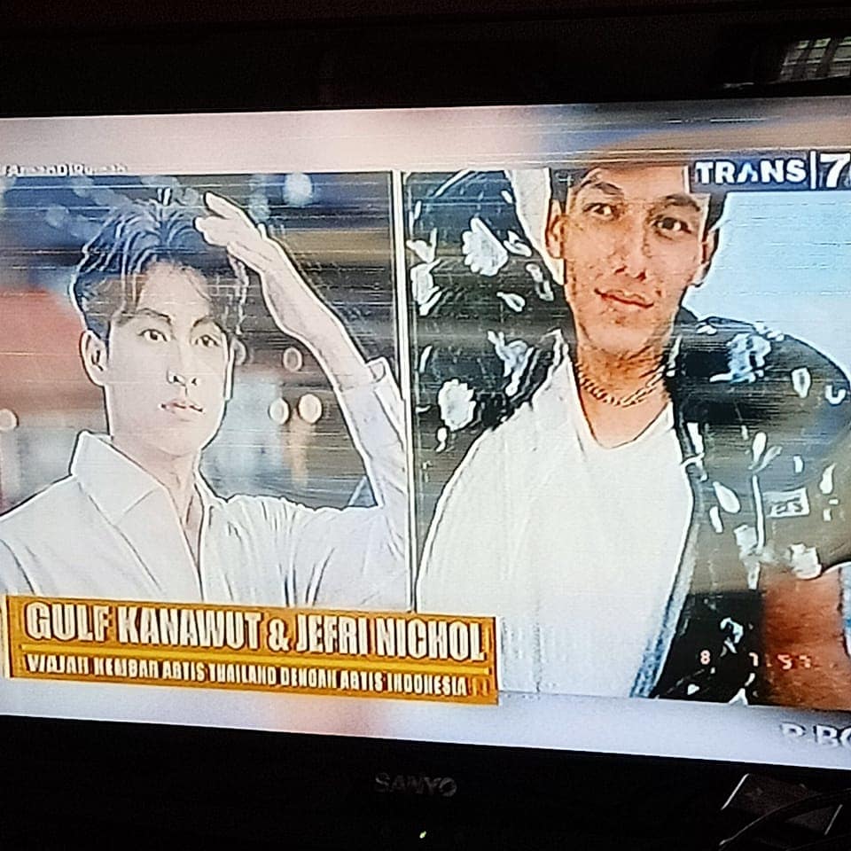 dreaamyboyy's tweet photo. Apakah saluran berita tv Indonesia kehabisan bahan gosip sampek sampek mirip mirip pin kea gini 😭😭.dari mana mirip nya cobak 😭😭
.
.
#หวานใจมิวกลัฟ #TharnTypeSpecialEp #tharntypefinale #MewSuppasit #GulfKanawut #MewGulf #mewlions #gulfkanawuttraipipattanapong #firstmetmewgulf https://t.co/eFWidbyHz0