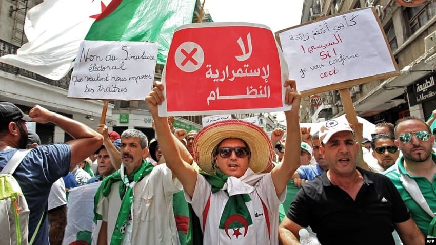 kingman20142019's tweet photo. #دولة_مدنية_ماشي_عسكرية
#لن_نستسلم_ولن_نركع
#حراك_مستمر
#استقلال
#واقمعونا_جموعا_فلا_خنوعا

#تبون_المزور_جابوه_العسكر

#ALGÉRIE_NOUVELLE_DICTATURE_MILITAIRE
ILS ONT UN SEUL ENNEMI...#LE_PEUPLE 

#République_Algérienne_du_Kidnapping_Répression_Arrestation_Et_Intimidation_Du_Peuple https://t.co/GDTPjwO1Kc