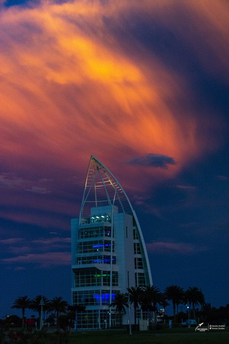 Booster_Buddies's tweet photo. Sunset as seen at #ExplorationTower https://t.co/EFIB5FpDYP