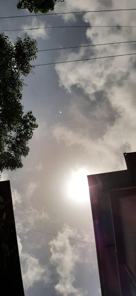 KawanContractor's tweet photo. Caught an auspicious scene of #solareclipse 
Such a great day today 
#SolarEclipsejune2020 
#Internationalyogaday2020 
#longestdayoftheyear 
#fathersday2020 
#WorldYogaDay

Very fine camera quality 
#shotonoppo @OPPOCareIN https://t.co/SyS7fVYqdO