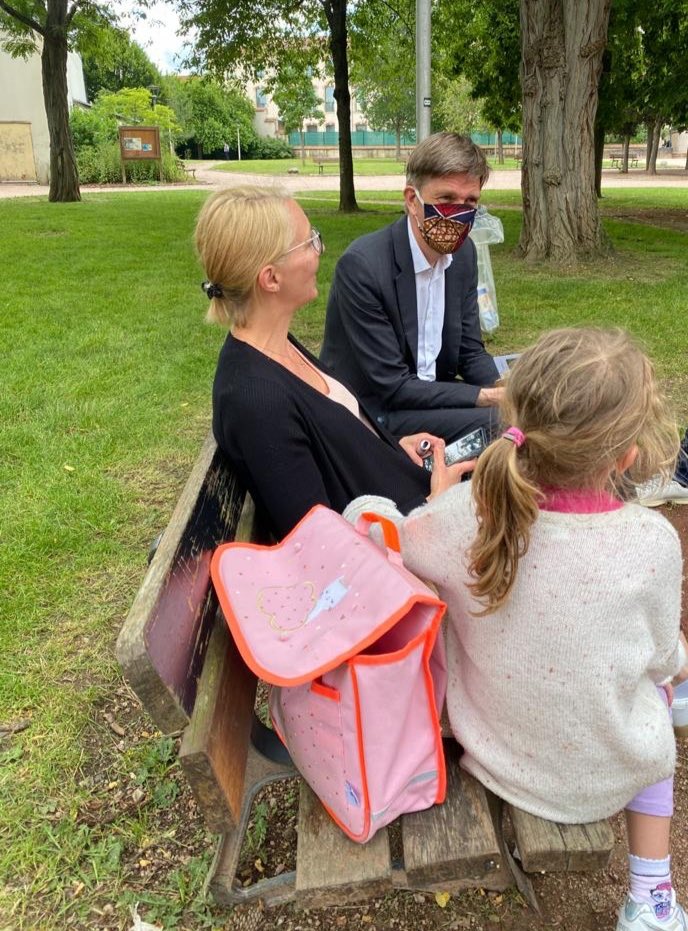PotierDominique's tweet photo. "il se passe quelque chose ici🎈" Côte à côte avec les citoyens de #NancyEnGrand qui par leurs engagements dans les 6 jours à venir ouvrent un nouveau champ des possibles pour nos territoires et nos combats communs pour la Lorraine #Municipales2020 #MathieuKlein @LWatrinNancy https://t.co/qh9sU01y8m