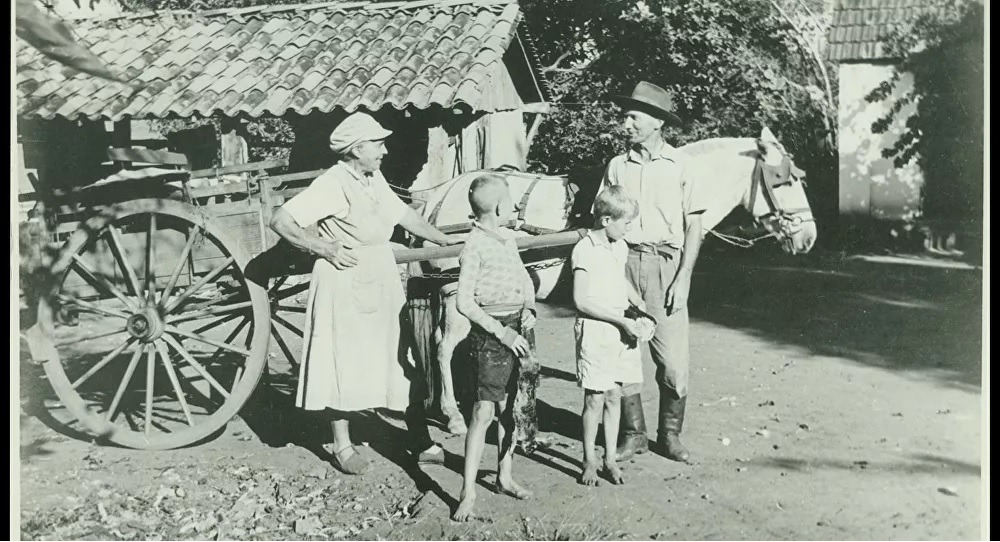 jhonysasaki's tweet photo. A entrada do Brasil na Segunda Guerra Mundial foi uma ótima notícia para os Aliados. Mas as comunidades de imigrantes das Potências do Eixo no Brasil sofreram consequências inesperadas desta batalha. #comunidade #comunidadebrasileira #decassegui #dekasegi https://t.co/4OKgGMkZMv https://t.co/HfNW4vLWfK