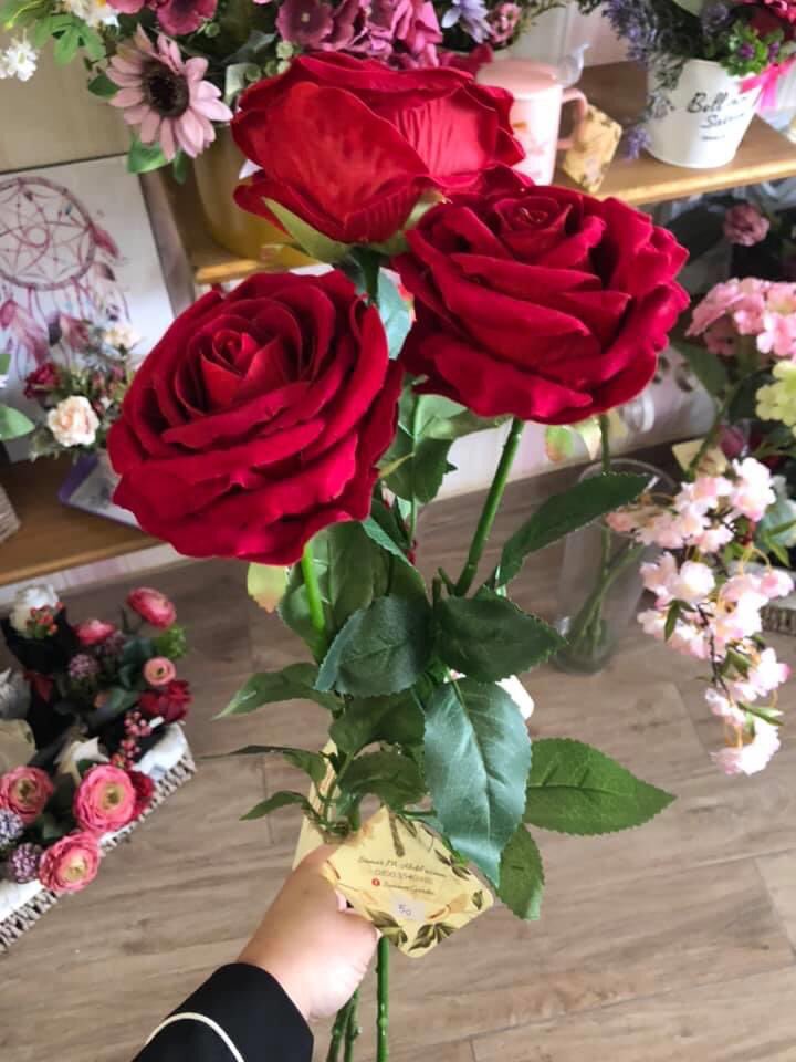 لنا في الثانويه أحباب♥️اسأل الله العظيم رب العرش العظيم أن يوفقهم ويكرمهم وينجحهم ويشرح صدورهم وييسر لهم أمورهم يارب ويذكرهم ما نسيوا إن شاء الله ويفرح قلوبهم بالنجاح والتفوق يارب.
اللهم احفظهم واحميهم من كل شر  انك علي كل شيء قدير ♥️