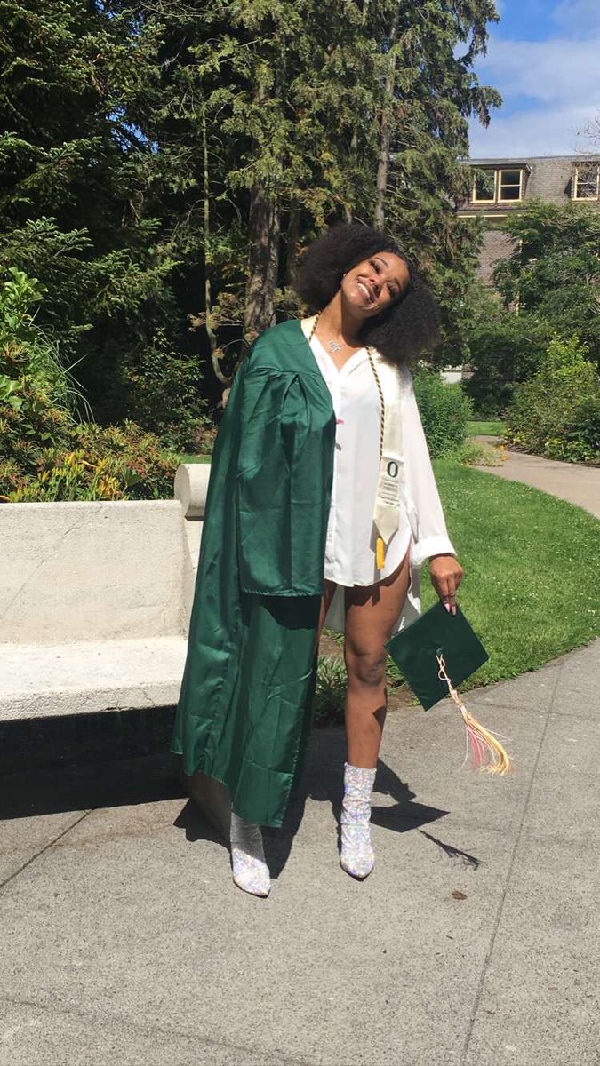 kennathebratt's tweet photo. Icy girl just graduated!! Educated Pretty Girl Tap In!❄️💓💅🏾🥳 https://t.co/BGpG3ZyoBg