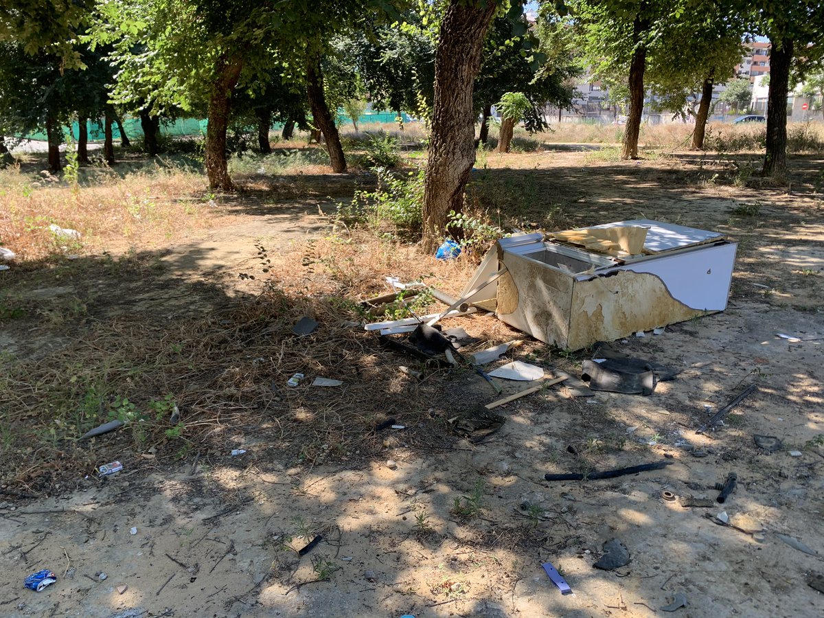 enrique_mir's tweet image. @Montequinto_ así está el descampado cerca de mi casa. Lo que durante la pandemia parecía un jardín ahora parece un vertedero